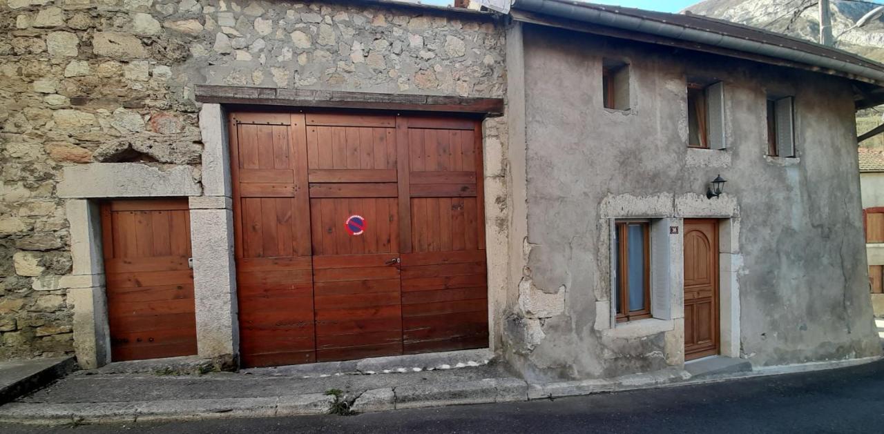 Petite Maison De Village Situee Entre Lacs, Cascades Et Montagnes Virieu-le-Grand Ngoại thất bức ảnh